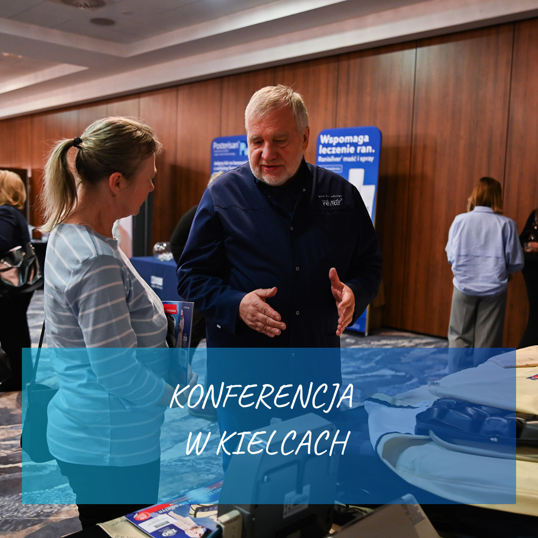 Rozmowa dwóch osób i napis Konferencja w Kielcach